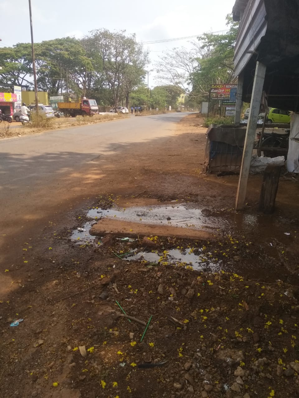” ಕುಡಿಯುವ ನೀರು ಪೋಲಾಗುತ್ತಿದ್ದು”   ಅಧಿಕಾರಿಗಳು ಮಾತ್ರ ನಿದ್ರೆ ಮಾಡುತ್ತಿದ್ದಾರೆ