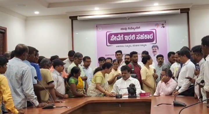 ಸಚಿವರ ಮಂಕಾಳು ವೈದ್ಯರಿಂದ ಭಟ್ಕಳದ ಸಚಿವರ ಕಛೇರಿಯಲ್ಲಿ ಜನತಾ ದರ್ಶನ