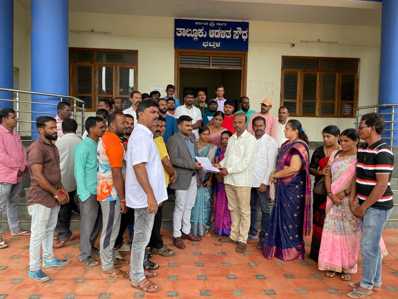 ಹೆಬ್ಳೆ ಗ್ರಾಮ ಪಂಚಾಯತನ್ನು ಭಟ್ಕಳ ನಗರ ಸಭೆಗೆ ಸೇರಿಸುವುದರ ವಿರುದ್ದ ರಾಜ್ಯಪಾಲರಿಗೆ ಮನವಿ