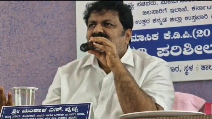 ಭಟ್ಕಳ: ಕೆ.ಡಿ.ಪಿ. ಸಭೆ; ವಿವಿಧ ಇಲಾಖೆಗಳ ಪ್ರಗತಿ ಪರಿಶೀಲನೆ: ಕಂದಾಯ ಇಲಾಖೆಯವರೇ ಏಜೆಂಟರನ್ನು ರೆಡಿ ಮಾಡುತ್ತಿದ್ದಾರೆ ಸಚಿವ ಮಂಕಾಳ್ ವೈದ್ಯ ಕಿಡಿ