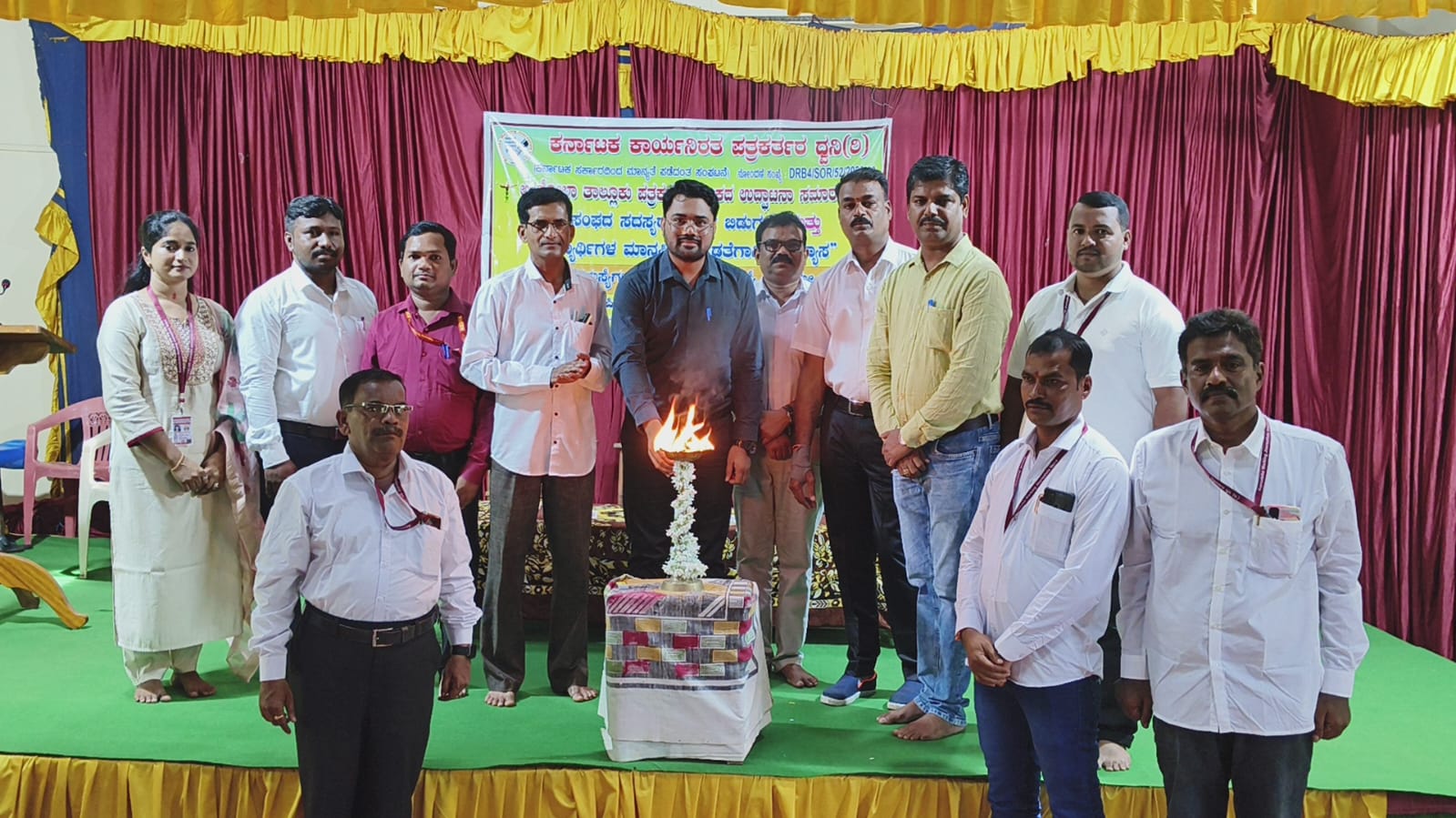 ವಿದ್ಯಾರ್ಥಿಗಳು ಸಾಮಾಜಿಕ ಜಾಲತಾಣಗಳತ್ತ ಒಲವನ್ನು ಕಡಿಮೆ ಮಾಡಿ ದಿನಪತ್ರಿಕೆಗಳನ್ನು ಓದುವುದಕ್ಕೆ ಹೆಚ್ಚಿನ ಮಹತ್ವ ನೀಡಬೇಕು ಎಂದು ಅಂಕೋಲಾ ತಹಸೀಲ್ದಾರ ಡಾ.ಚಿಕ್ಕಪ್ನ ನಾಯಕ ಹೇಳಿದರು
