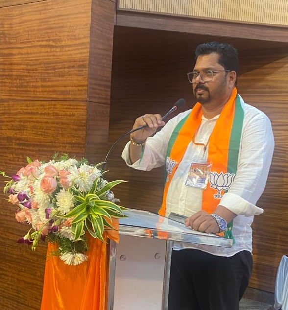 ವಂದೇ ಮಾತರಂ ಕೇವಲ ಒಂದು ಹಾಡಲ್ಲ ಅದು ಭಾರತಕ್ಕೆ ಸ್ವಾತಂತ್ರ್ಯ ತಂದುಕೊಟ್ಟ ಮಂತ್ರ ಎಂಬ ಭಾವ ಸಂಸದರ ಮಾತಿನಲ್ಲಿ ಅಡಗಿದೆ:ಹಿಂದುಳಿದ ವರ್ಗಗಳ ಮೋರ್ಚಾ ರಾಜ್ಯ ಉಪಾಧ್ಯಕ್ಷರಾದ ಶ್ರೀ ಈಶ್ವರ ನಾಯ್ಕ