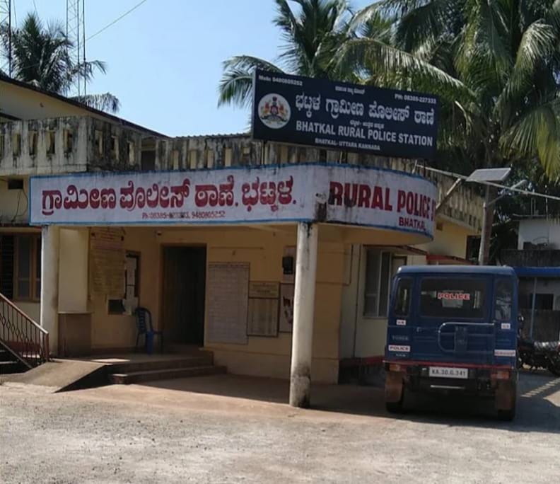 ಶಿರಾಲಿ ಚೆಕ್ ಪೋಸ್ಟ್ ಬಳಿ ಅಕ್ರಮ ಮರುಳ ಸಾಗಾಟ ಮಾಡುತ್ತಿದ್ದ ಲಾರಿ ವಶಕ್ಕೆ ಪಡೆದ ಗ್ರಾಮೀಣ ಪೊಲೀಸ್