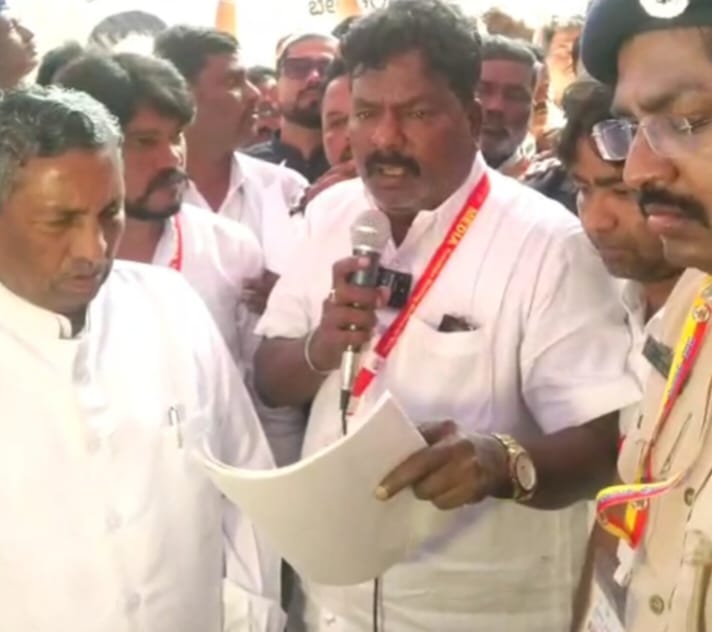 ಬೆಳಗಾವಿಯ ಸುವರ್ಣಾ ಸೌಧದ ಮುಂಭಾಗದಲ್ಲಿ ನಡೆದ ಪತ್ರಕರ್ತರ ವಿವಿಧ ಬೇಡಿಕೆಗಳ ಈಡೇರಿಕೆಗೆ ಸರ್ಕಾರ ಬದ್ಧ-ಸಚಿವ ಮುನಿಯಪ್ಪ ಭರವಸೆ